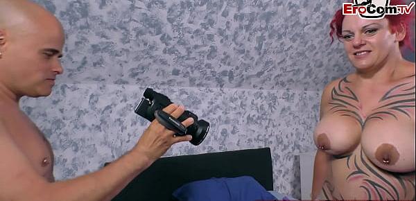  Deutsche mollige rothaarige Hausfrau versucht ihren ersten porno